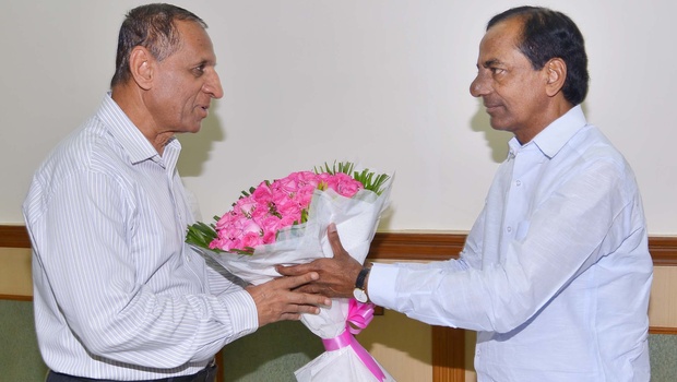cmkcrmeetsgovernoreslnarsimhanconfersonhcirrigationrow